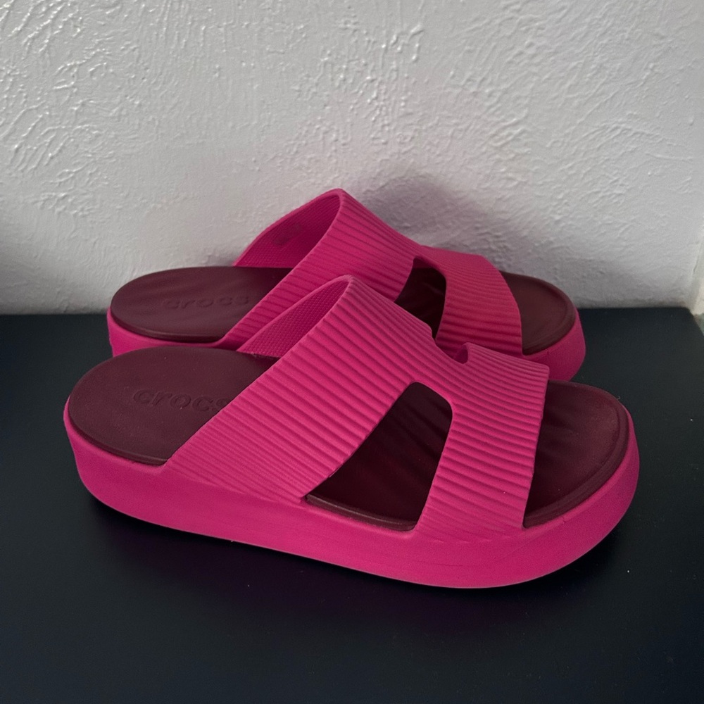 CROCS Pink Sandals Vibrant Waterproof Comfort